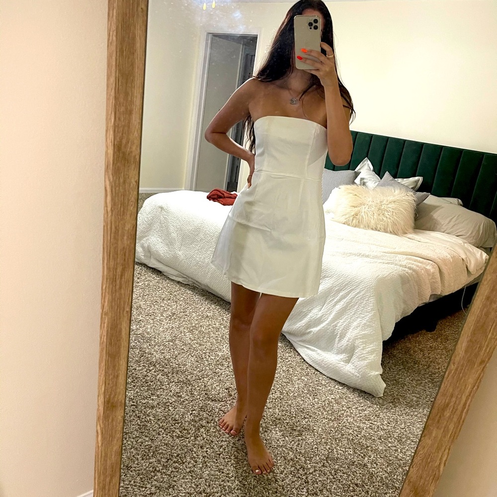 White strapless dress 🤍